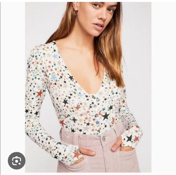Free People Tops - Intamately Women’s Long Sleeve Star Print V-Neck Bodysuot - White/ Cream Size S